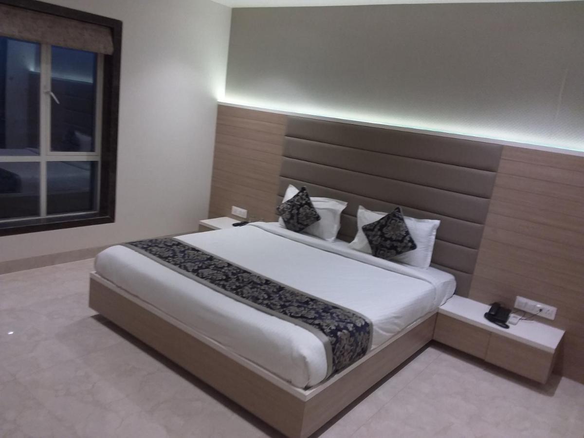 Hotel Grand Parivaar Igatpuri Bagian luar foto