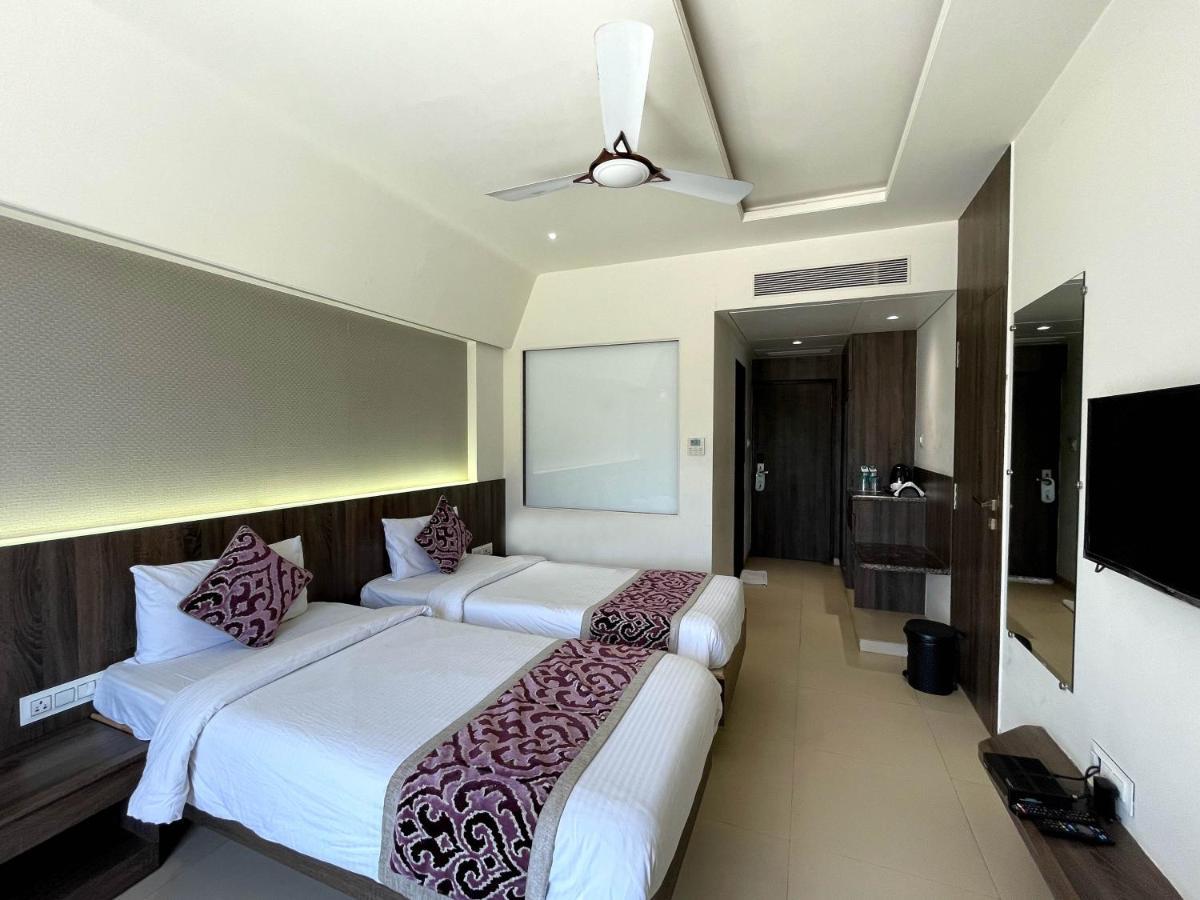 Hotel Grand Parivaar Igatpuri Bagian luar foto