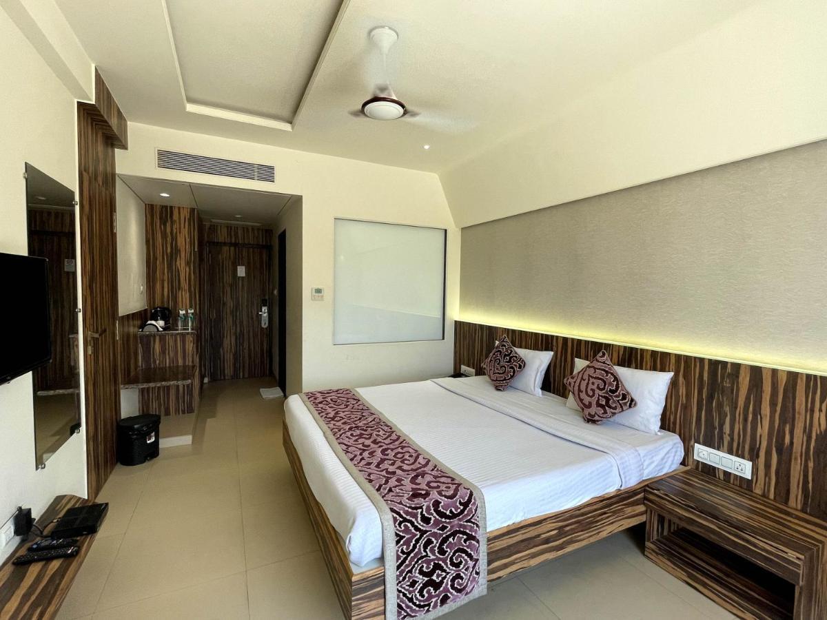 Hotel Grand Parivaar Igatpuri Bagian luar foto