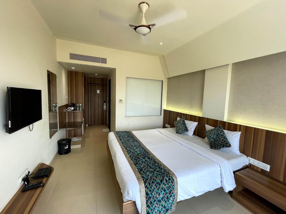 Hotel Grand Parivaar Igatpuri Bagian luar foto
