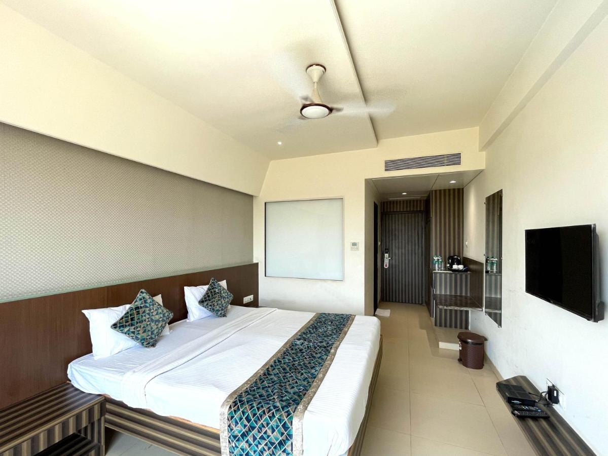 Hotel Grand Parivaar Igatpuri Bagian luar foto