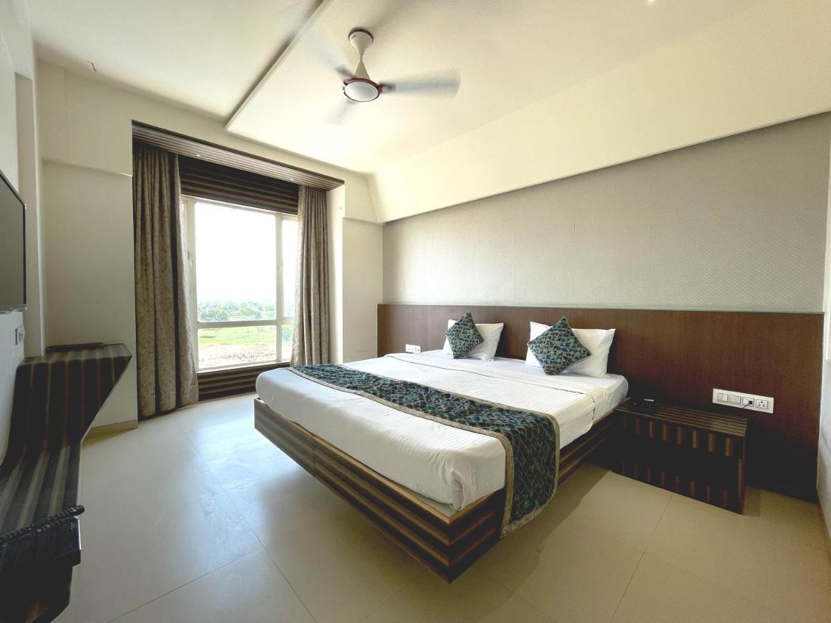 Hotel Grand Parivaar Igatpuri Bagian luar foto